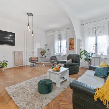 The Grand Mansion Residence On La Guardia Rijeka Dış mekan fotoğraf