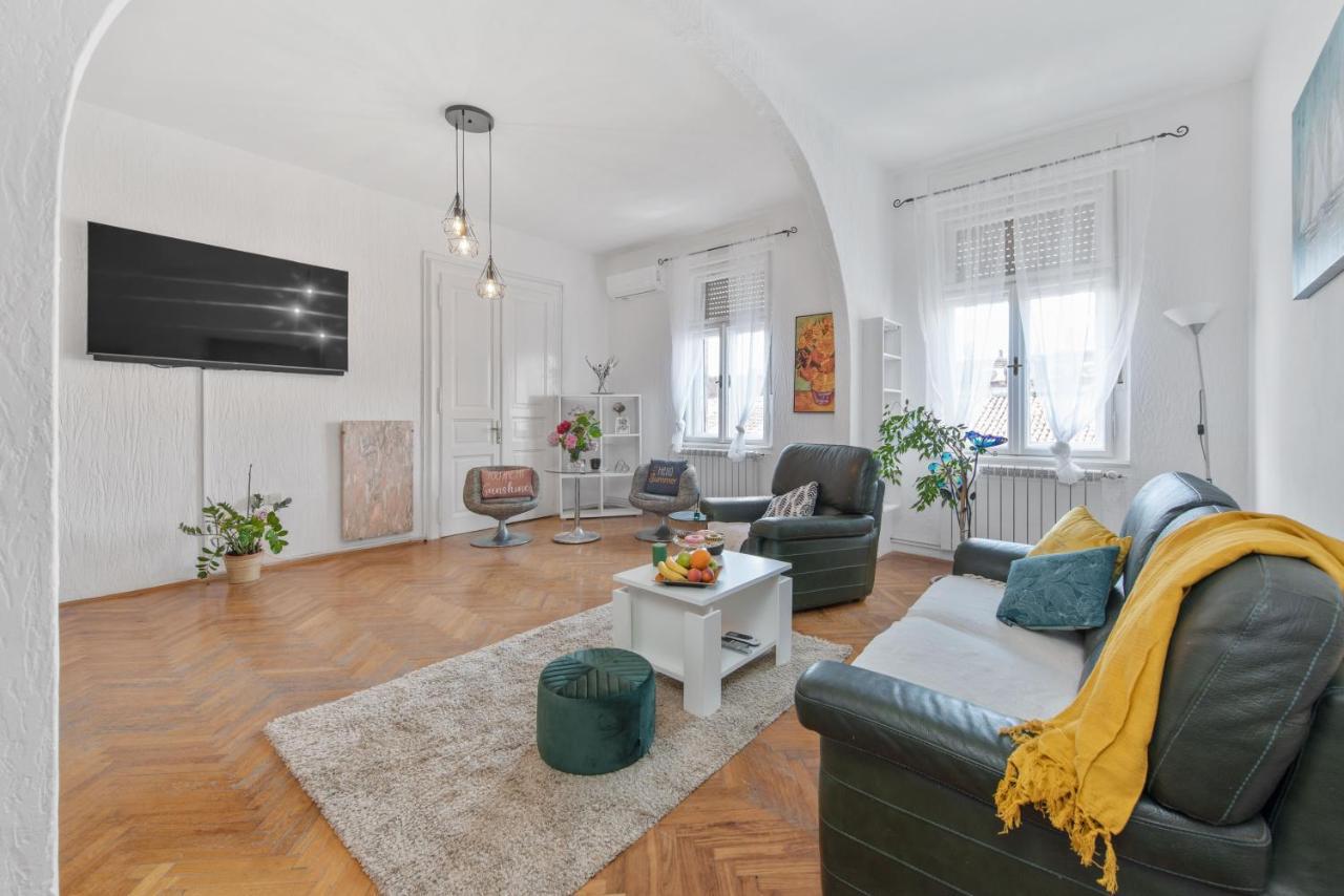 The Grand Mansion Residence On La Guardia Rijeka Dış mekan fotoğraf